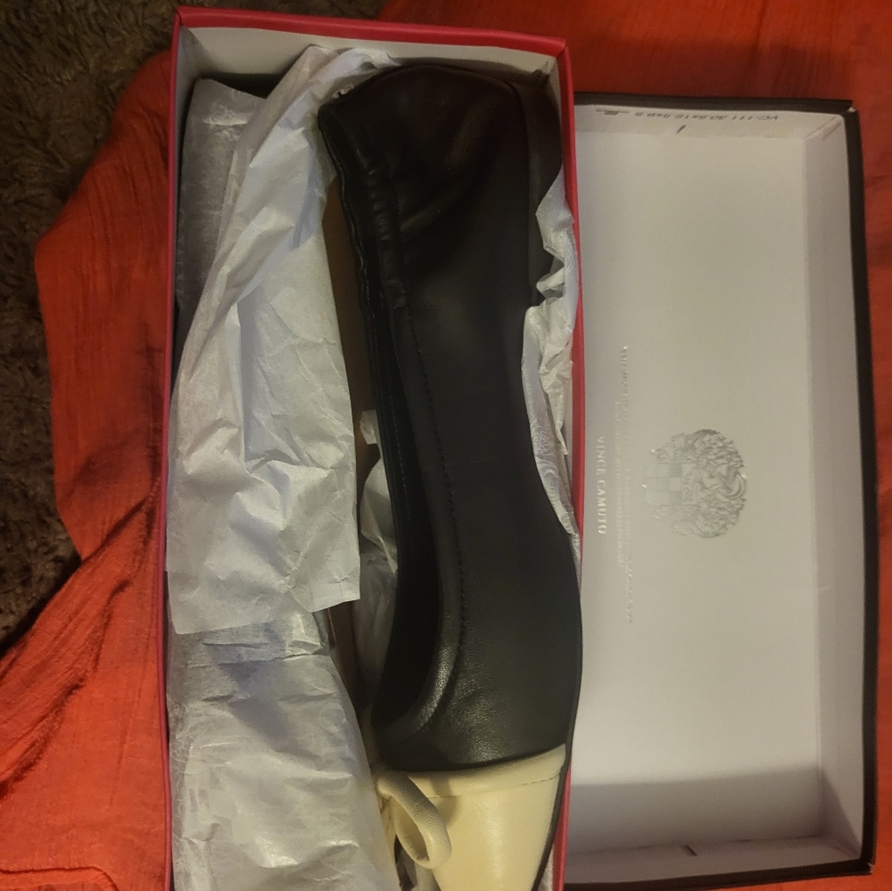 Vince Camuto Black Flats & Loafers